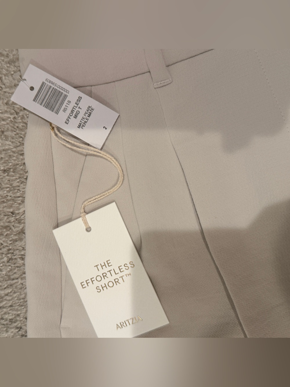 Aritzia Effortless Shorts - Picture 3 of 5